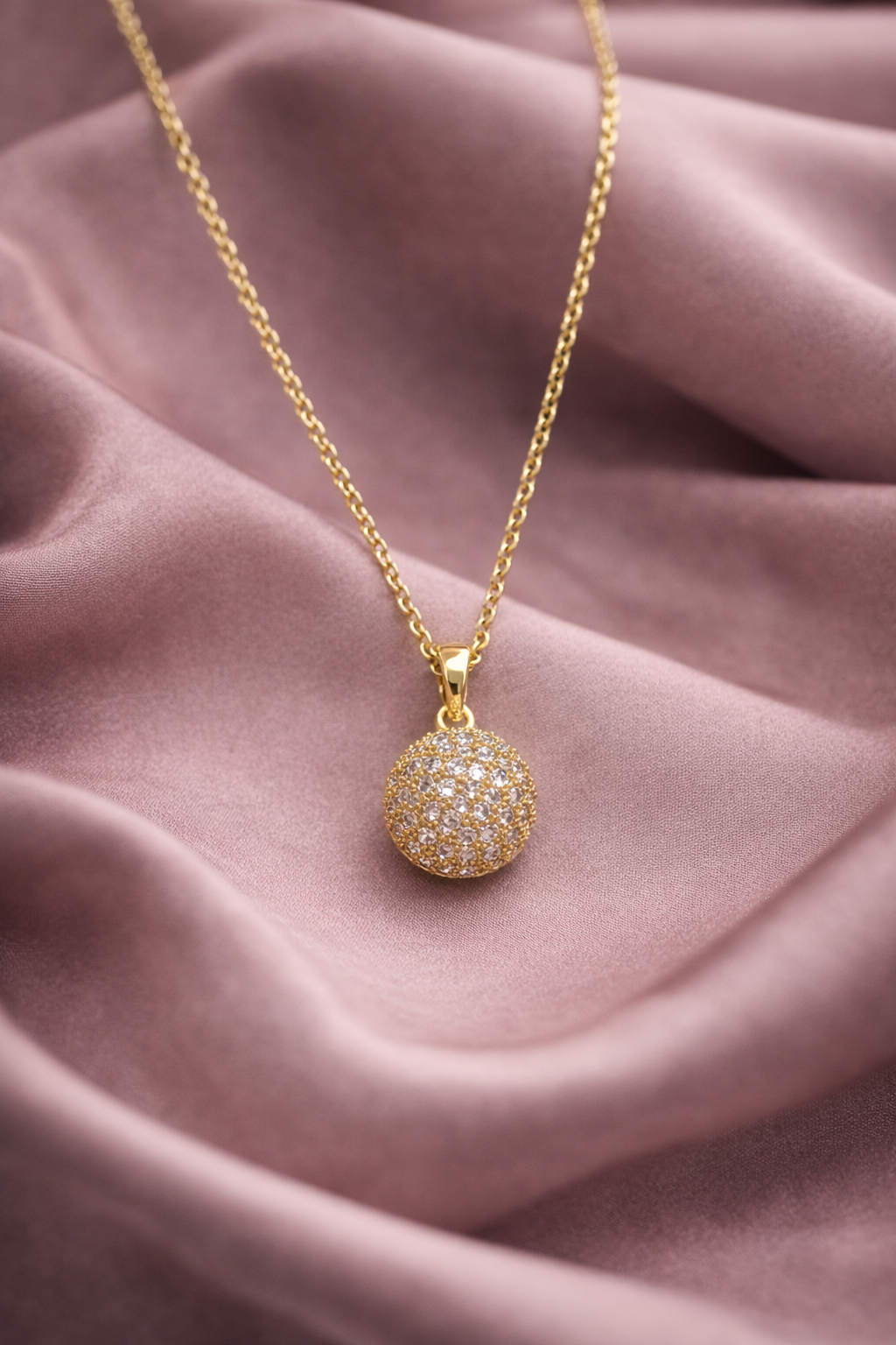Glinting Round Diamond Gold Pendant Necklace