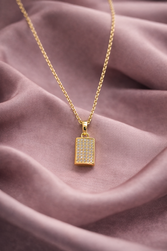 Gleaming Diamond Gold Pendant Necklace