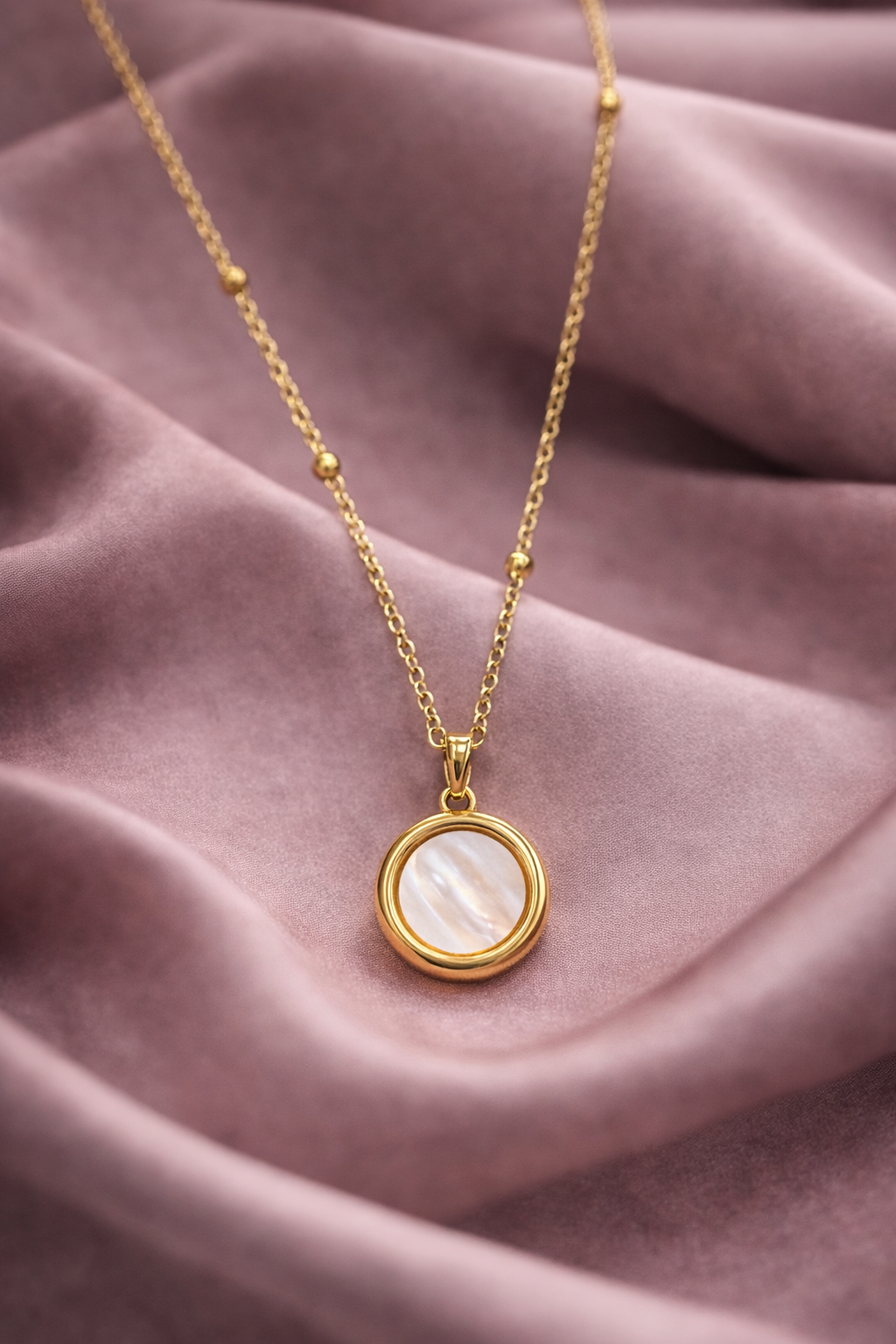 White Dainty Gold Pendant Necklace