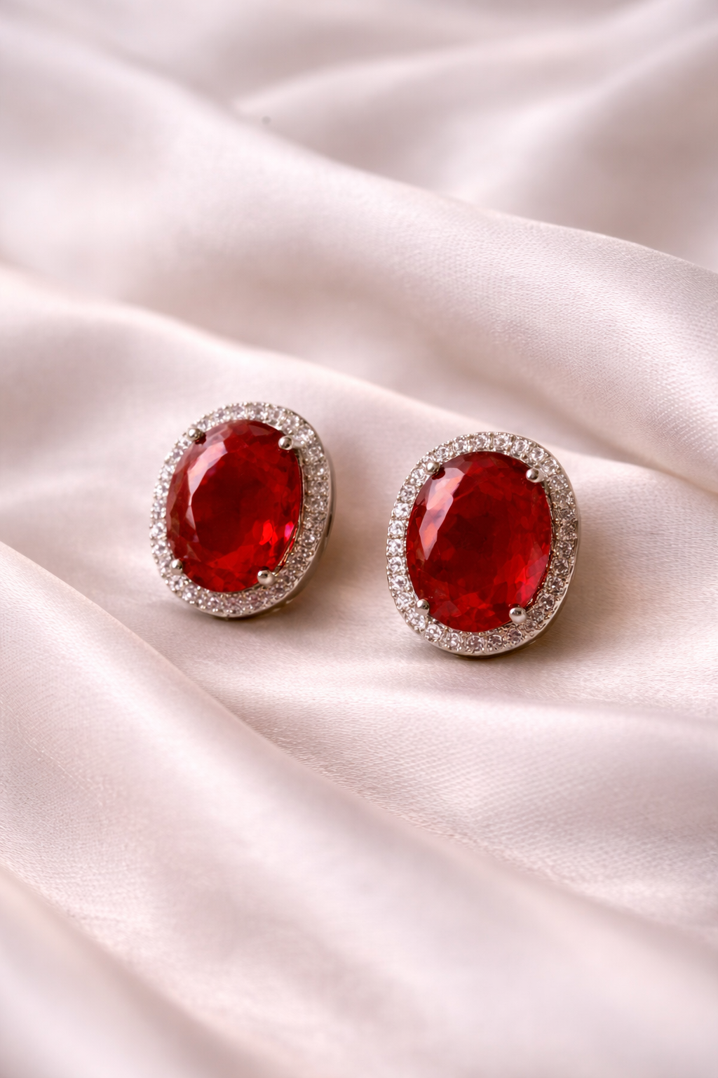 Elegant Rudy Oval-cut Diamond Stud
