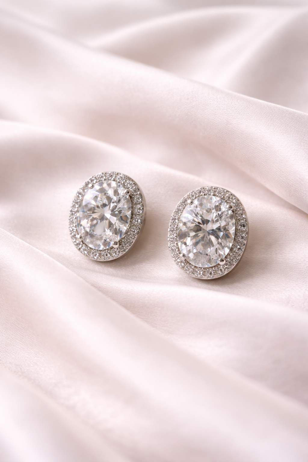 Elegant Oval-Cut Diamond Stud