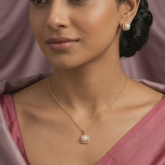 Delicate Pearl Gold Pendant necklace