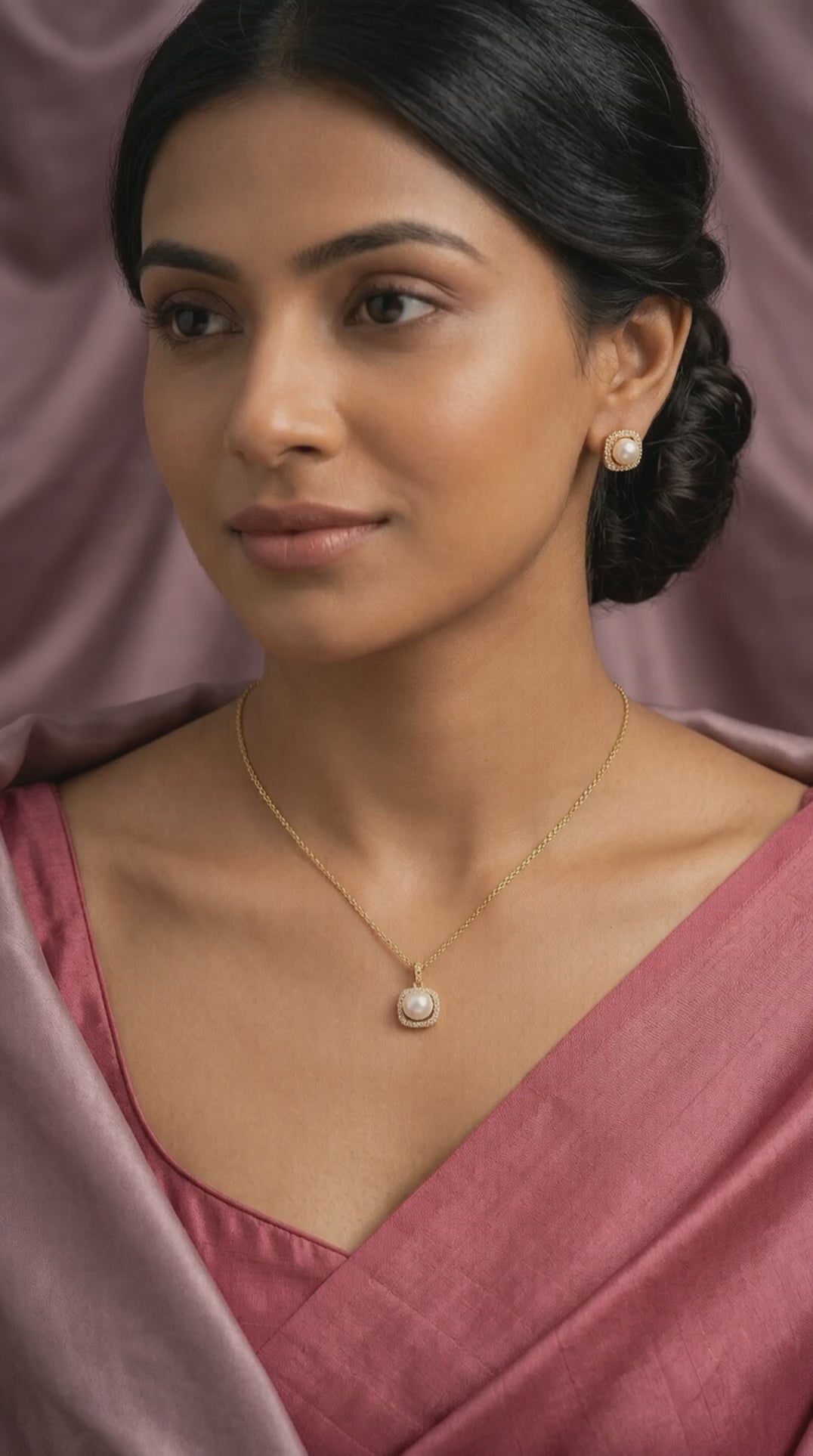 Delicate Pearl Gold Pendant necklace