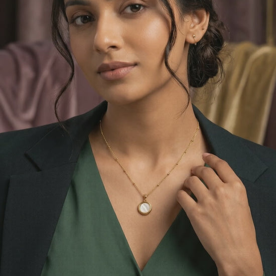 White Dainty Gold Pendant Necklace