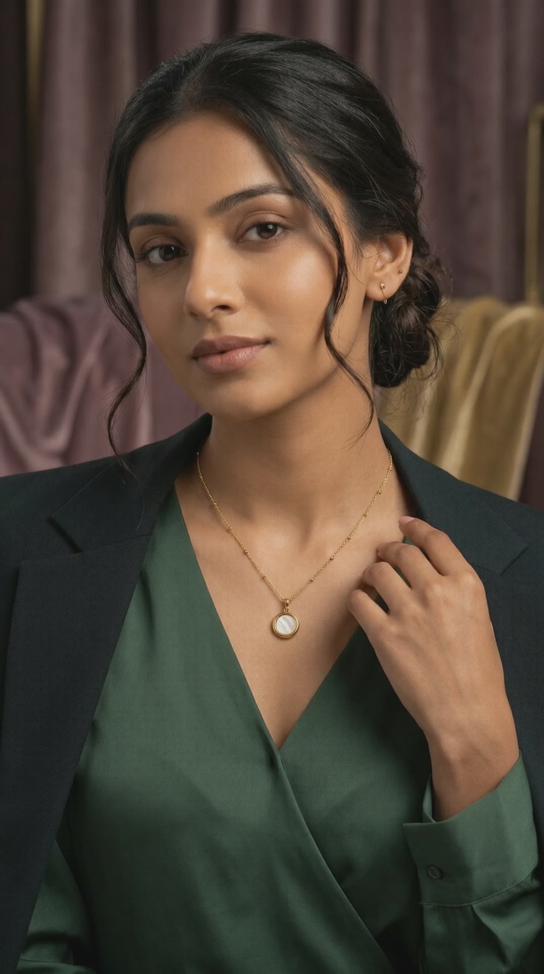 White Dainty Gold Pendant Necklace